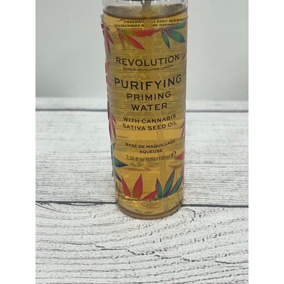 Makeup Revolution Purifying Priming Water With Sativa Seed Oil 100ml - Picture 5 of 7